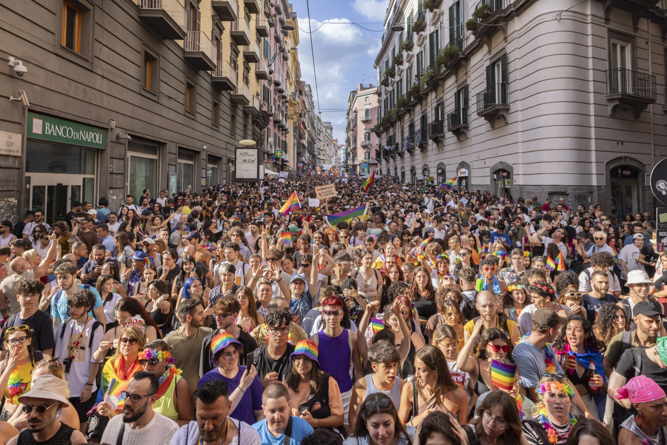 Napoli Pride, edizione straordinaria per partecipazione e contenuti politici.