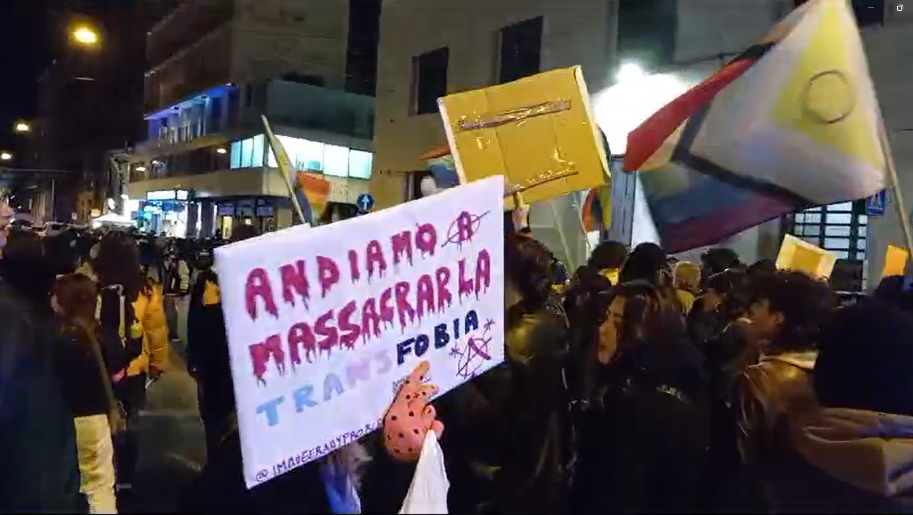 Ragazze trans stuprate, corteo a Napoli. Violenza snobbata dai media nazionali.