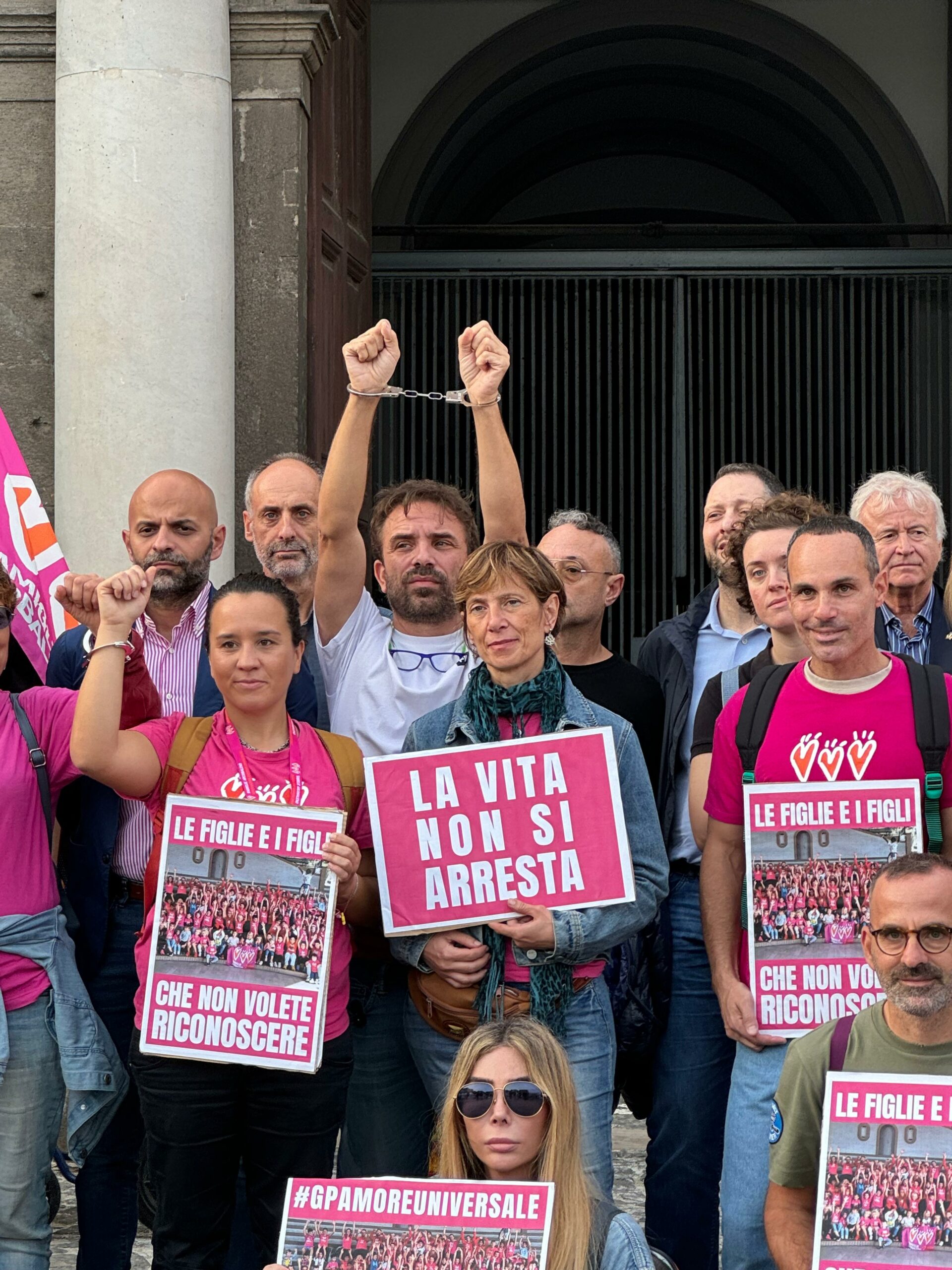 Le famiglie arcobaleno in piazza: GPA amore universale